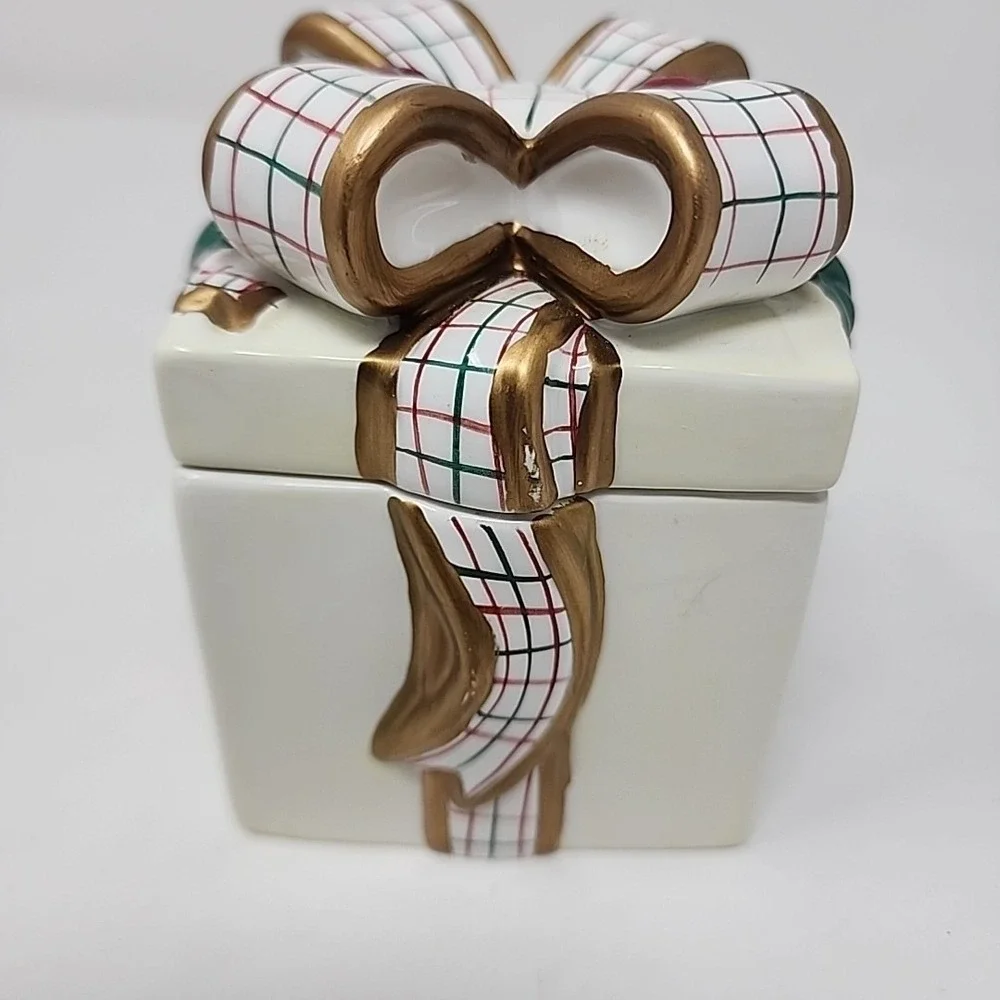 Vintage Avon China Gift Box Lidded Trinket Jar‎ Plaid Bow Ceramic Holiday Decor